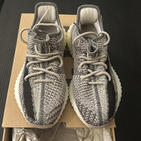 Yeezy Boost 350 V2 Zyon - Picture 5 of 7